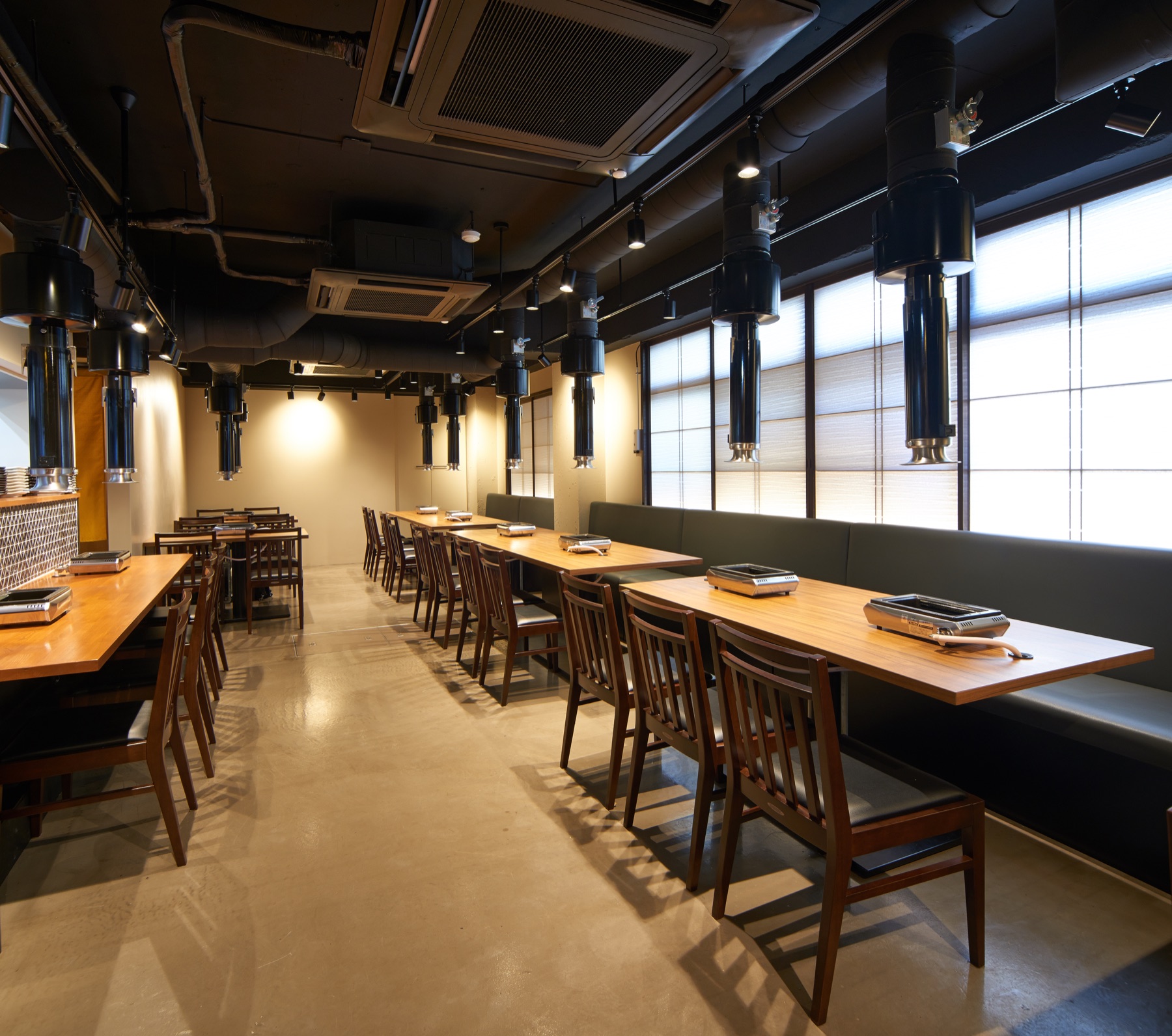焼肉ホルモン 新井屋 阿佐ヶ谷店の店内